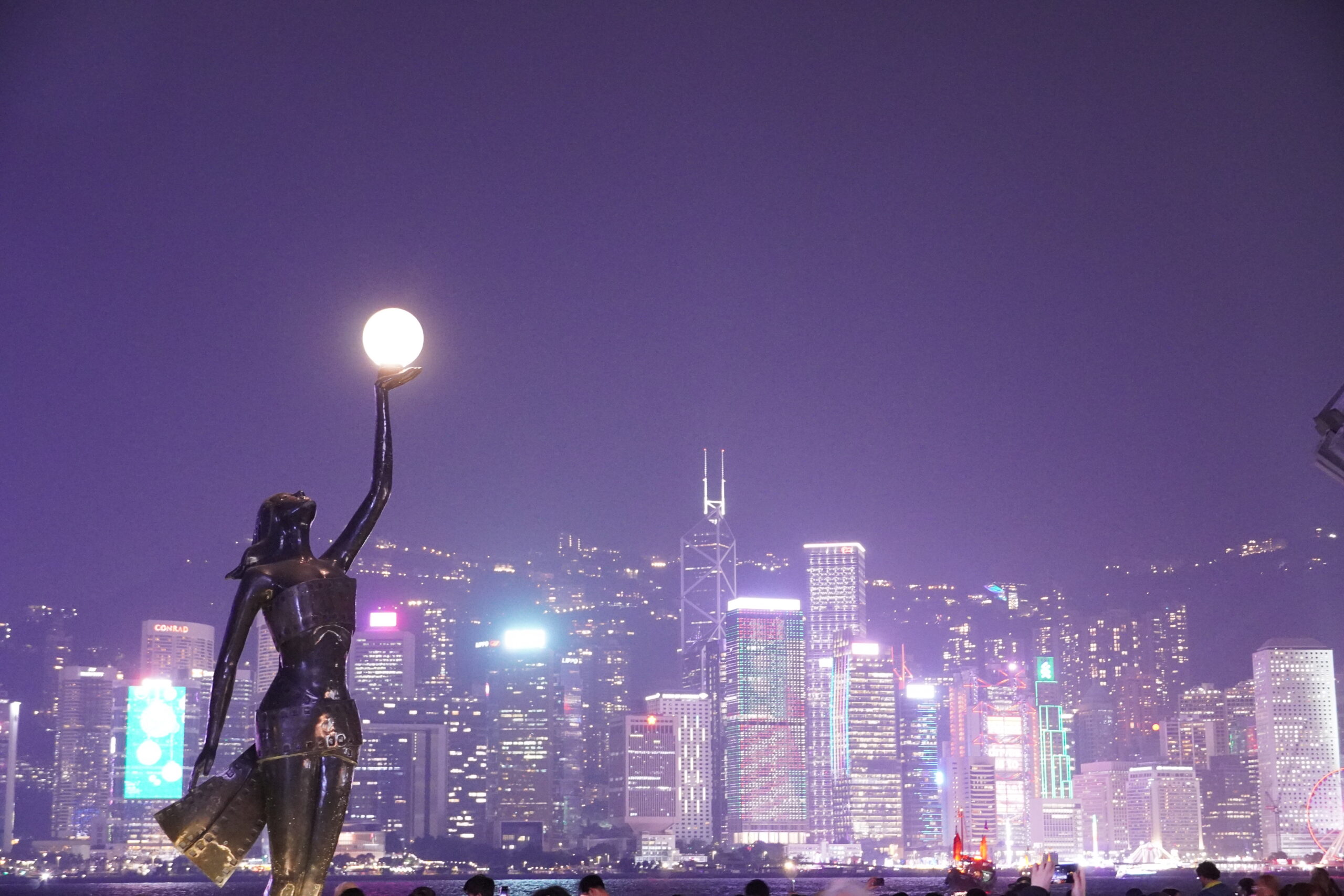香港 一人旅 金融ビル群の夜景