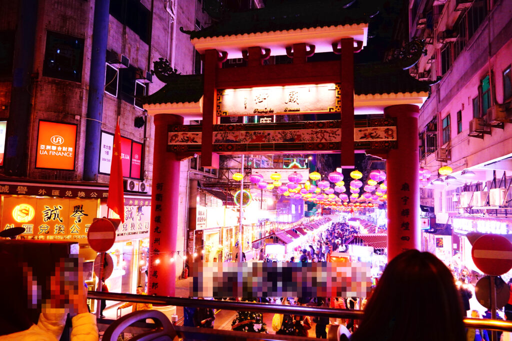 香港 廟街(テンプルストリート) 夜景